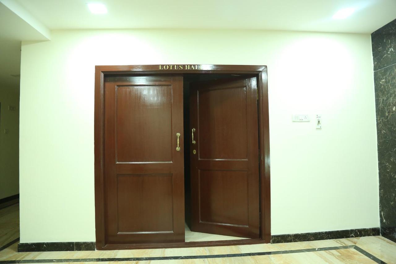 Hotel Sera Grand Madras Buitenkant foto