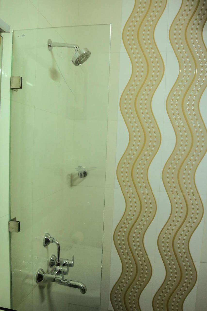 Hotel Sera Grand Madras Kamer foto