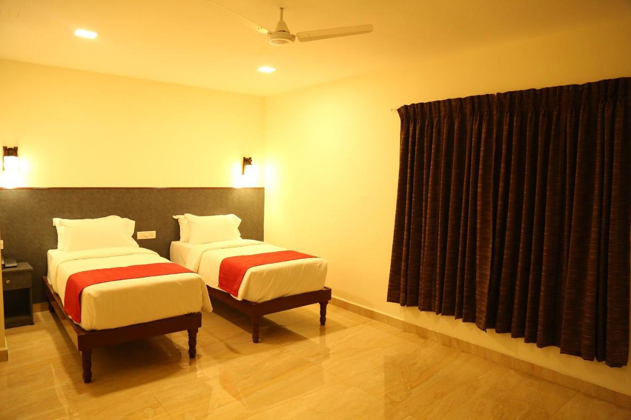 Hotel Sera Grand Madras Buitenkant foto